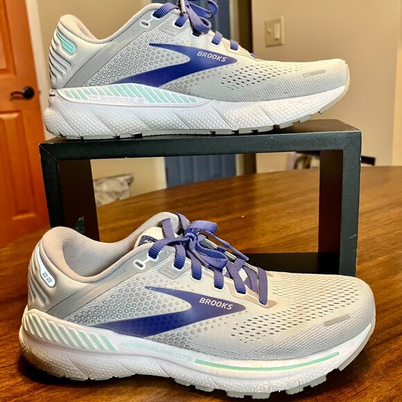 Brooks Adrenaline GTS 22 Women's Running Shoes Grey/White/Purple Colorway Size 8 - Picture 2 of 6